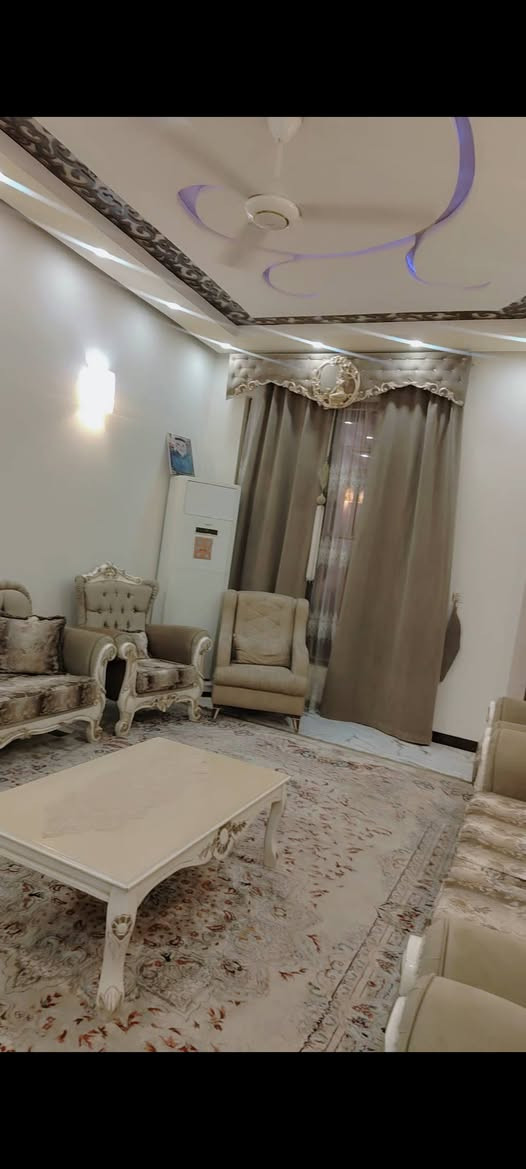 السلام عليكم
بيت 200 متر  في حي الجامعة مجاور مدرسة السجى امام ساحة مباشر للبيع

الطابق الاول مطبخ واستقبال وصالة وغرفتين ومجمع صحيات

الطابق الثاني صالة و3 غرف واحدة ماستر 

السعر عند الاتصال ***********
