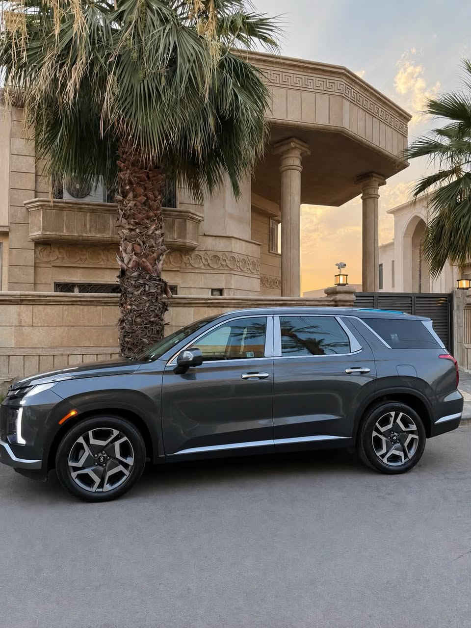 هونداي بلسايد 2025
ماشية 3 الاف
وارد امريكي قطعتين صبغ جاملغ وبنيد صبغ 
جديدة كلش مابيها اي نقص بحالة الشركة

فول مواصفات 
فتحه 
تدفئة تبريد كراسي حتى الخلفي
3 قطع تبريد 
7راكب 
كراسي خلفي منفصل 
رادار خلفي وامامي وجوانب 
كامرات 4 
محرك 6 سلندر 

مكان السيارة بغداد نفق الشرطة 
السعر 26.800$
ارخص حتى من السورنتو 
للاستفسار 
***********
