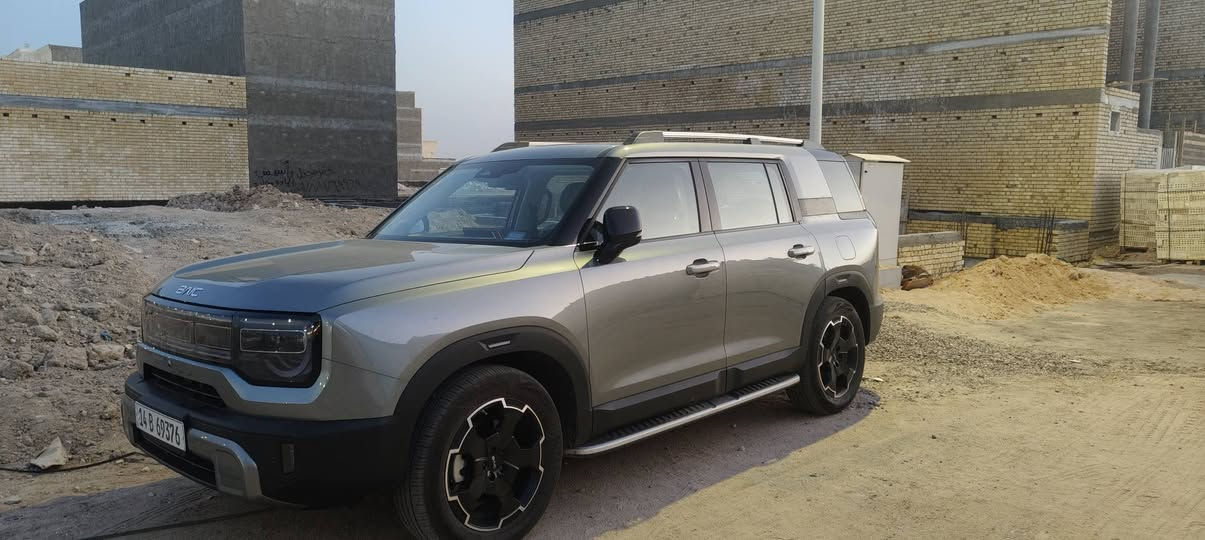 السلام عليكم.....
BAIC BJ30E 2026
●رصاصي
●ماشية 7000 كم
●مكفولة
●رقم بصرة
●ضمان محرك وبطارية (ضمان الشركة)
🟫 المواصفات:
✅ محرك هجين ذكي
🔹 1.5 لتر تيربو + محرك كهربائي
🔹 قوة إجمالية تصل إلى 405 حصان
🔹 عزم دوران قوي يقارب 680 نيوتن.متر
🔹 ناقل حركة متطور
🔹 دفع رباعي
✨ شاشة وسطية كبيرة
✨ عدادات رقمية
✨ مقاعد جلد
✨ فتحة سقف بانوراما
🛡️ 7أنظمة أمان متقدمة
🔒 8 وسائد هوائية
                                       🔒 ABS – ESP
🔒 أنظمة مساعدة قيادة ذكية
🔒 كاميرا 360° وحساسات ركن
مكان السيارة البصرة
السعر 33 مليون وبيها مجال
للاستفسار الاتصال على الرقم
***********
***********

