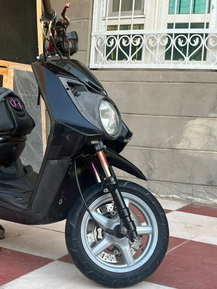 سكنس ٥٨ بلادد
برغي ما مفتوح بيها 
بيها غراض خير من الله 
١٥٠٠ وبيها مجال بسيط 

حله/***********

