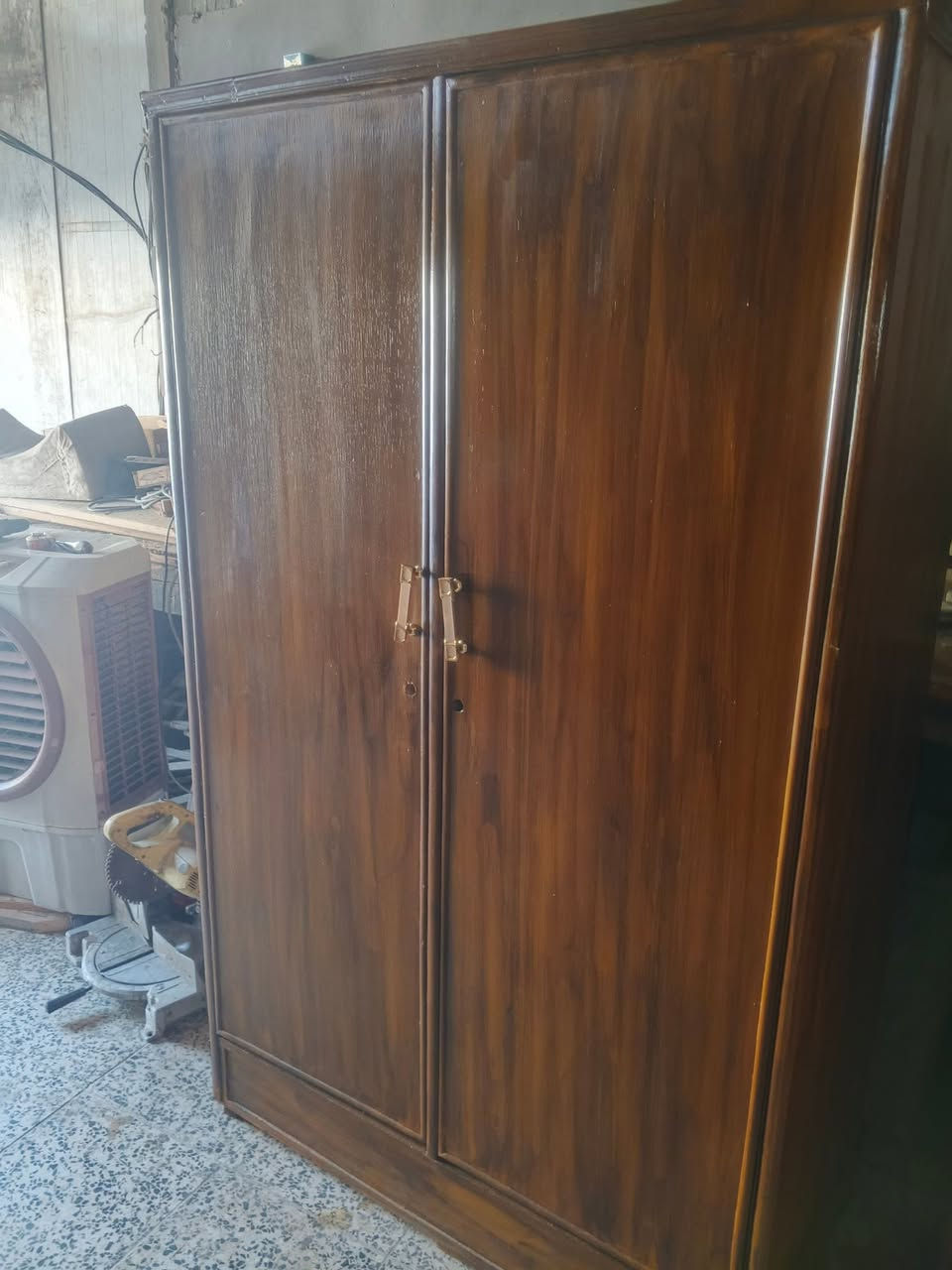 سلام عليكم ورحمه الله وبركاته تحياتي واحترامي للجميع 
يتوفر لدينا اليوم اغراض اخشاب 
كنتور بابين عدد 2 نضافه امام عيونكم 
برج يصبح للطيور ويصبح الى البلابل او طيور او للدجاج سعر الكنتور الواحد 125 مع المجال
وسعر البرج 125 وبي مجال 
المكان بغداد الكماليه منطقه المعوقين قرب ملعب سلام 
رقم الواتس اب ورقم الخط ***********
