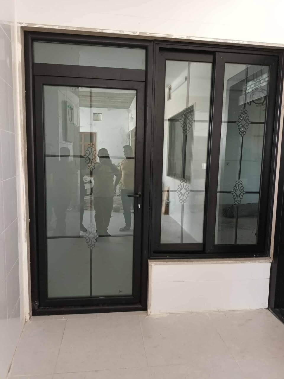 ابواب وشبابيك المنيوم ومحجرات ابانسب الاسعار اسعارنه هذا الأسبوع
متوفر عراقي وتركي حسب الطلب 
مقطع 4.5اسلايت سراي تركي سعر المتر 40دولار عراقي سعر المتر 36دولار 
مقطع 7.5سراي معه مانع ذباب سعر المتر 50دولار عراقي 45دولار 
مقطع 9.5سراي سعر المتر 57دولار معه مانع ذباب عراقي 54دولار 
ابواب غرف وحمامات 140دولار معه الجام تركي سراي عراقي 120دولار 
ابواب يطالي سراي 220دولار معه جام عراقي 200دولار 
***********.***********
