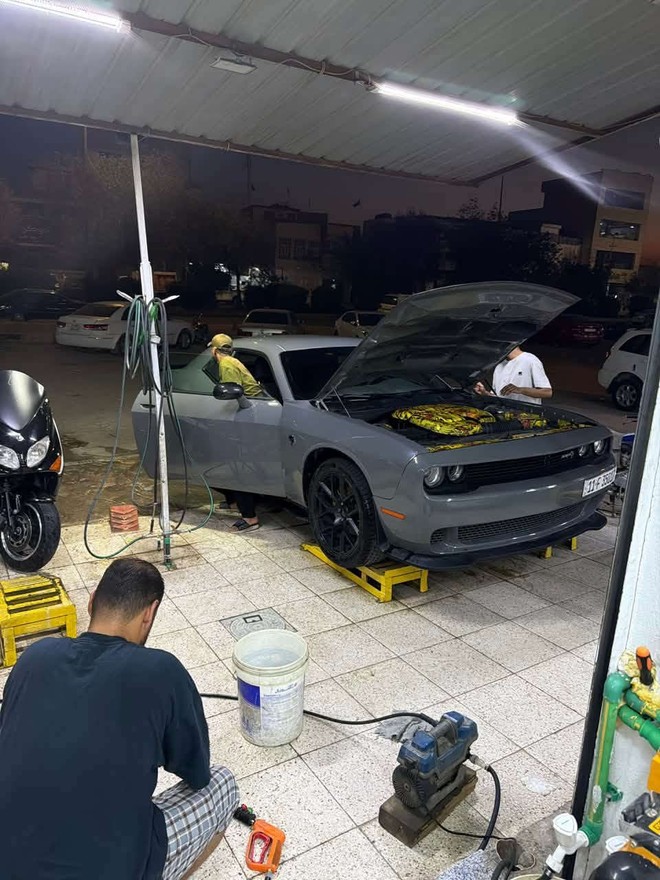 السلام عليكم ياخوان دودج جالنجر موديل 2019 SXT للبيع السياره متروكه ينرادلها تطبيك بالبنيد وبيها بعد ملاحضات خفيفة كلش مستعجل على بيعتها ***********
