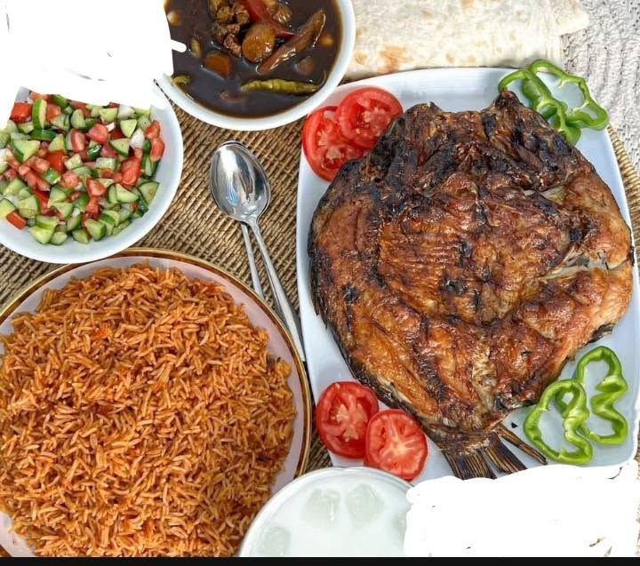 سمك شوي • كيلو ونص • طرشي وبصل أخضر