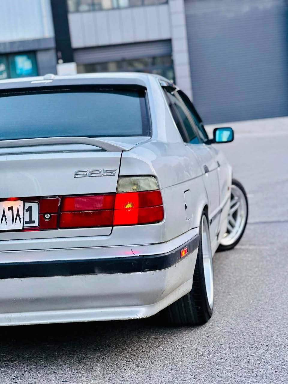 سەرەتا بەناوی خوا
Bmw e34 1992 
ماشاالله لەماڵی هەمو لایەک بی ئێم مۆدێل ١٩٩٢ ئاڕمی پالاستیکی هەولێر بەشەرتی ئاڕم و ئەوەلیات و غەرامە و موس و بڕاوە کامل بۆیاخە لەسەر ساغی بێ دەعم و لێدران و سارد ٥٢٥ بیلاد تۆماتیک دوو جام کارەبا و سلاید و تەبرید و ئاوێنە کارەبا و لایت ئەڵقە و دەعامی پێش و دوا m سپۆرت و ویل m18 دوسایز لۆک دوگمەی s و بەفری مەزبوت ئیشەکات و کارەبای مەزبوتە و ناو ڕەش ناوی لە دەرەوەی جوانترە مشتەری نیت سەرمان مەئێشێنە لەگەل ڕێزما ٥٥$ و مەجالێکی برایانە 
***********
***********
