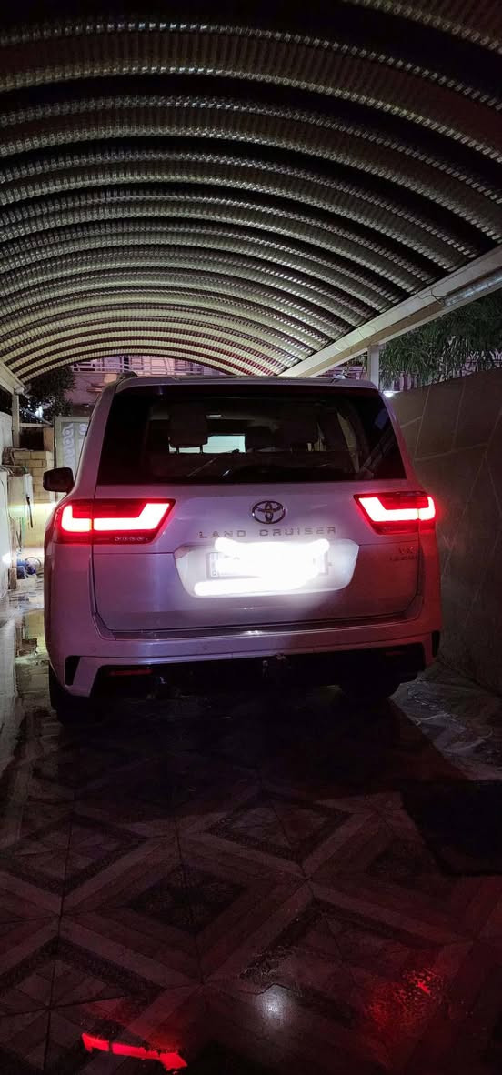 سلام عليكم  تيوتا لاند كروز 2024VX لمتدد  محرك اربعتالاف ماشية 22الف  جدا نضيفه  مغلفهppf بل كامل ومواصفات ال VX لمتدد معروف جلد فتحة كراسي كهرباء  شاشه جبيرة ثلاجة تدفئه وتبريد للمقاعد الأمامية والخلفية وشاشات خلفية وصندوك كهرباء  وتحكم بل كراسي الخلفية كهرباء  اربع قطع تبريد السكف شاموا  وتشغيل عن بعد وبعد هواي مواصفات   سيارة نضيفة مال بيت  بيهه  حالوب وبارد شبر ونص  بل خلف فقط   رقم بغداد  سعر  110 مليون وبيهة مجال بسيط مكاني بغداد زيونة رقمي *********** متواجد  واتساب
