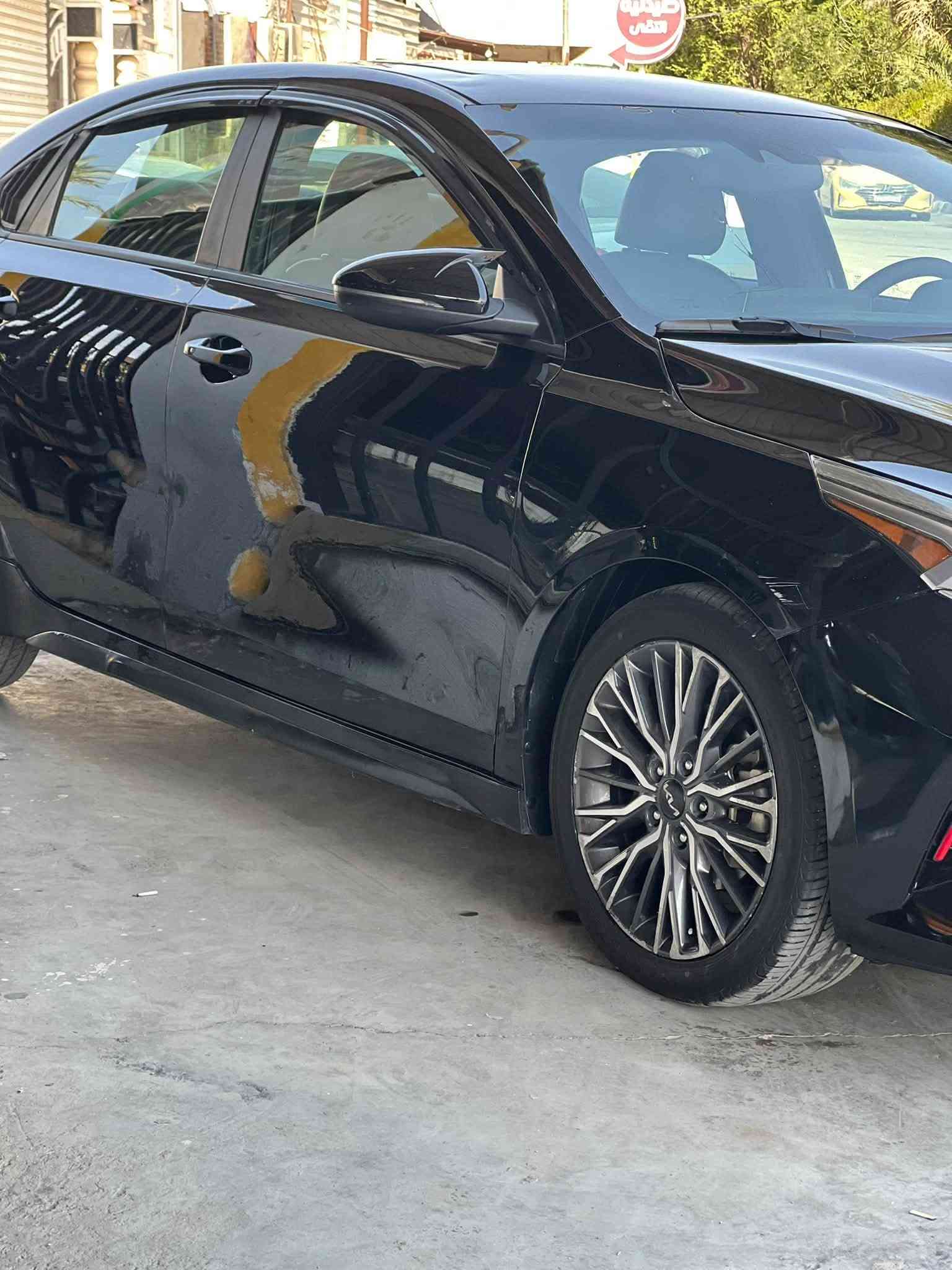 🚗🔥 Kia Forte GT-Line 2022 – فول فول | مواصفات 1/1 🔥🚗
سيارة شبابية + تجهيزات كاملة + نظافة

━━━━━━━━━━━━━━━

📊 الموديل: 2022
🎨 اللون: أسود 🖤
📈 الممشى: 53 ألف ميل (قابل للزيادة)

━━━━━━━━━━━━━━━

💎 أهم المواصفات والتجهيزات:

✔️ فئة GT-Line فل كامل 👑
✔️ محرك 2000cc (قوي + اقتصادي) 🔥
✔️ 3 وضعيات قيادة (Drive Mode) 🏁

✔️ رادار أمامي + تحديد مسار 🚗
✔️ نظام النقطة العمياء + مانع انزلاق
✔️ أنظمة أمان متكاملة

✔️ تشغيل بصمة + تشغيل عن بعد 🔑
✔️ دخول ذكي للأبواب
✔️ فتحة سقف 🌤️

✔️ شاشة كبيرة + Apple CarPlay 📱
✔️ أوامر صوتية
✔️ كاميرات 360 درجة 📷

✔️ سماعات Harman – صوت نقي 🎵
✔️ داخلية جلد مختم GT-Line 🖤
✔️ كرسي كهرباء (3 وضعيات)

✔️ تبريد + تدفئة مقاعد ❄️🔥
✔️ تبريد منفصل (مناخين)

✔️ أضوية LED أمامي وخلفي ✨
✔️ إشارات بالمرايا + Back Light LED
✔️ شباك Piano Black + Projector

━━━━━━━━━━━━━━━

🛠 الحالة بكل شفافية:

✔️ نظافة عالية جداً ✨
✔️ استعمال مرتب
✔️ جاهزة للاستخدام بدون صرف
✔️ الفحص مرحب به

━━━━━━━━━━━━━━━
*********** للتصال رقم الهاتف
