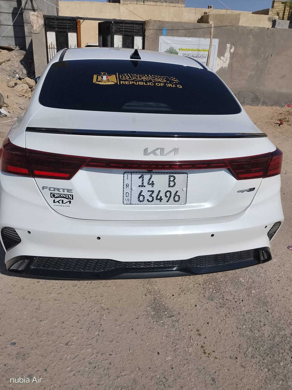 كيه فورتي 2023
سيارة بيها باب و مدكر وباقي كفاله 160بيها مجال 
***********
