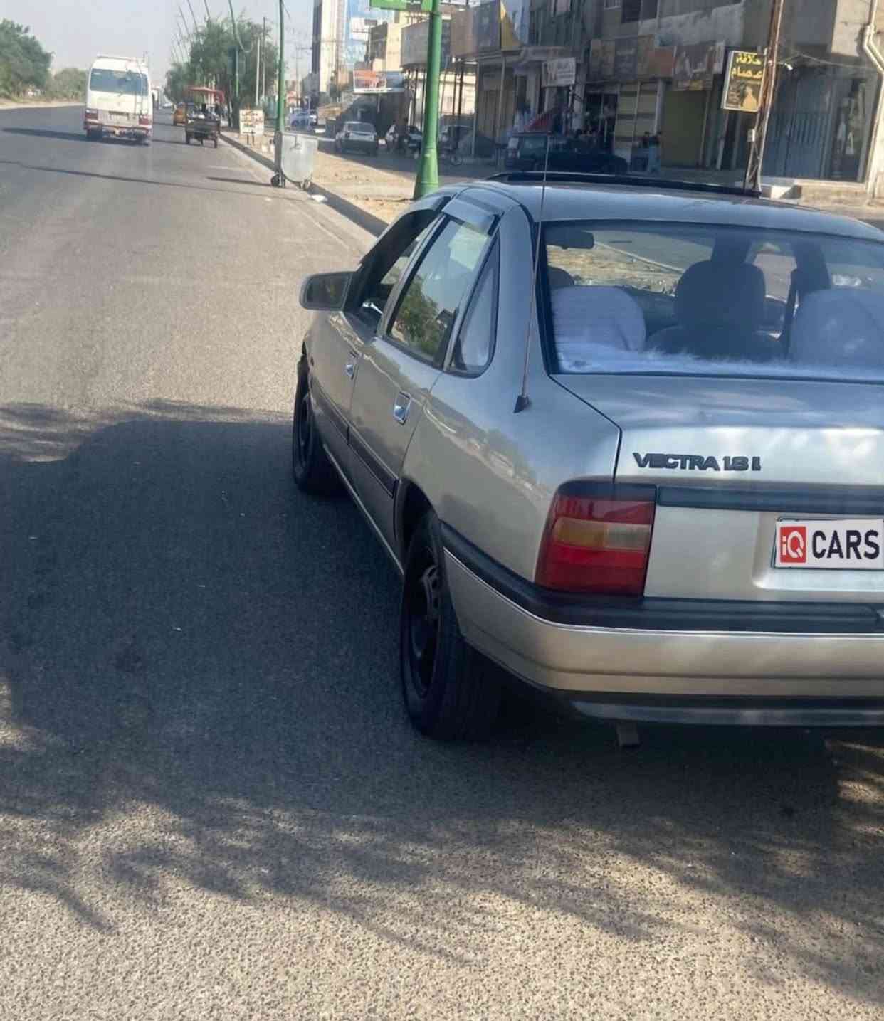 سلام عليكم للبيع اوبل فكترا موديل1992  حجم 20 كير محرك بشرط لا صرف لا بخار كير عادي  صبغ جماليه بدون ضرر دفتر بنزين موجود بيها  كهرباياءت كامل شغال شرط التحويل و الوكاله سنويه جديد رقم دولي اربيل لغايه 2031سعر48$ وبي مجال بصيط رقم الهاتف ***********عنوان كركوك

نص مكتوب في الصور:
- IQ CARS
