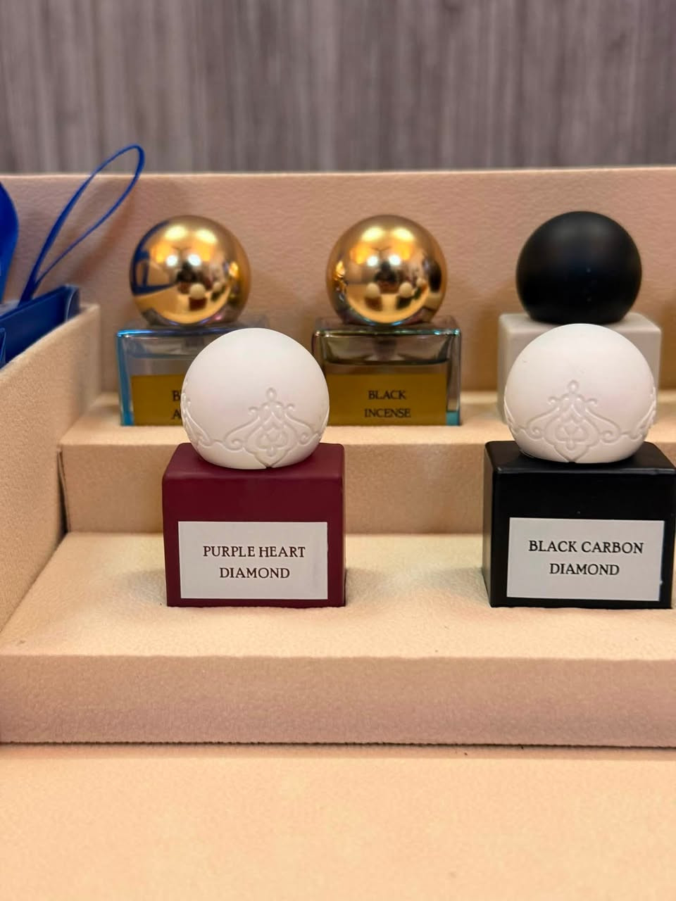 عطر IBRAQ DIMOND COLLECTION بيه 10 عطور ووحده احلى من الثانيه جديد كلها كبس وياها ظروف للهدايه سعره 20 وعندي توصيل لجميع المحافظات للحجز واتساب ***********
