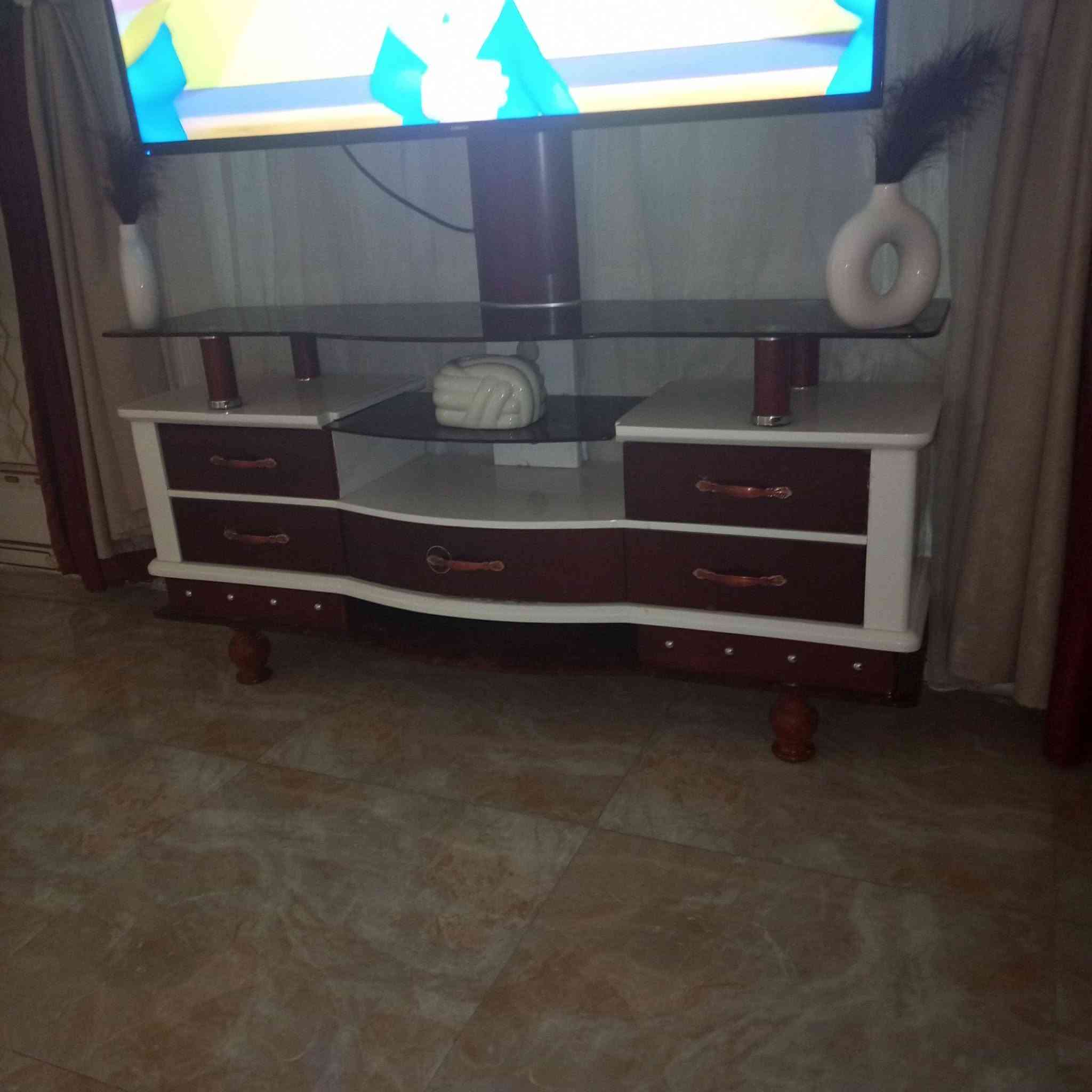 للبيع نضيفات مكان الشطره
‬‏ الرقم ‏‪***********‬‏ برده تكبيس كامله ميز بلازمه تركي قوي 
طبله وسطيه فرشه نضيفه بس مابي مخاد قيم واخذه
