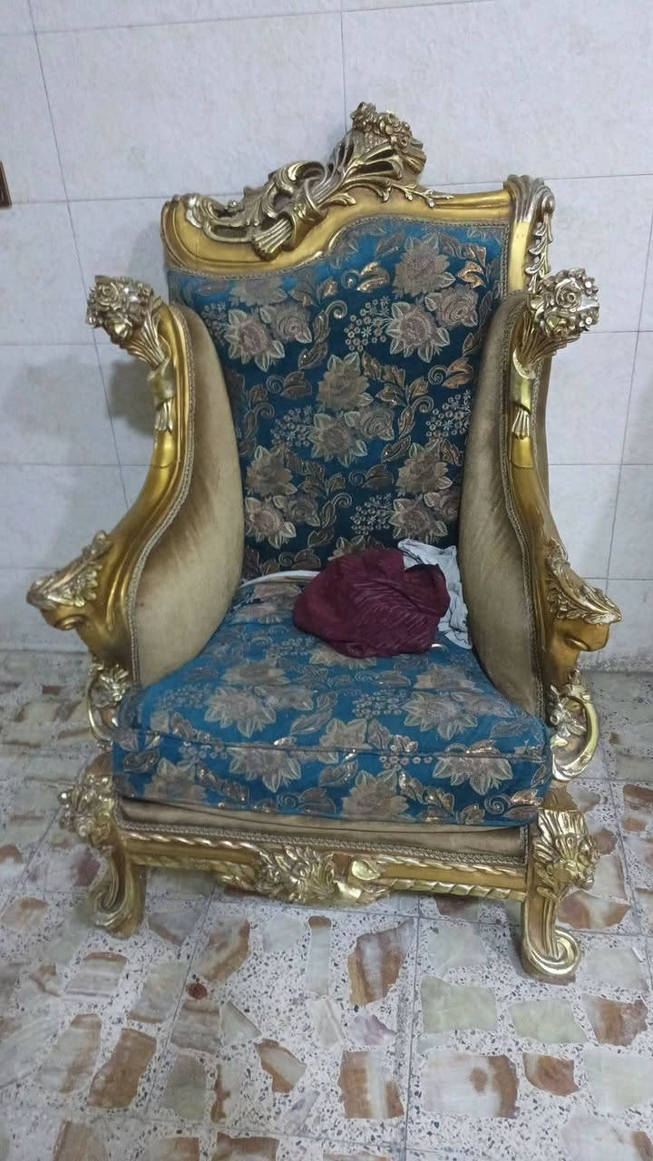 تخم مصري ٦مقاعد عنواني حي الجهاد بغداد قفله ٢٥٠بدون عموله رجاءا  لان تخم قوي واسفنجاتته قوية
