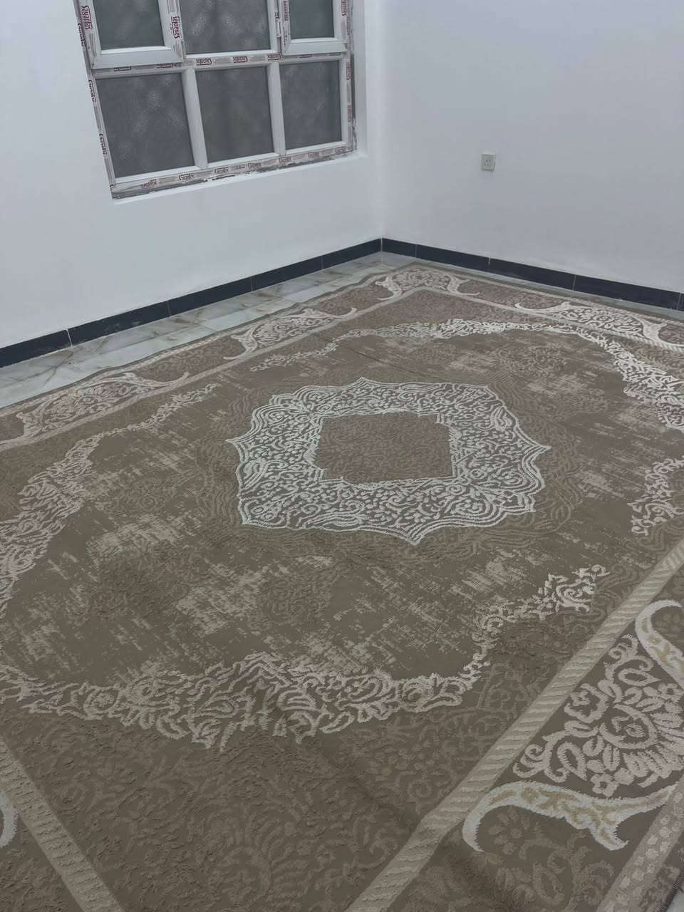 زوليه للبيع٣❌٤ نضيفه جدا السعر ٨٠ وبي مجال للاستفسار الاتصال على الرقم +964 771 702 5462
