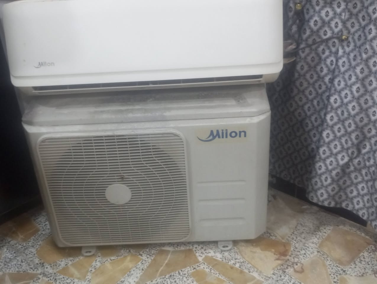 سلام عليكم  عندي  سبلت ومكيف للبيع مسدخدم شي قليل شرط الفحص السبلت ابو الطن والمكيف ابو الطنين نضافتهن ٩٠/١٠٠ المكيف جبسن والسبلت مدين كربلاء  الحر المكيف سعر ٤٠٠ والسبلت٣٥٠هذا رقمي  ***********
