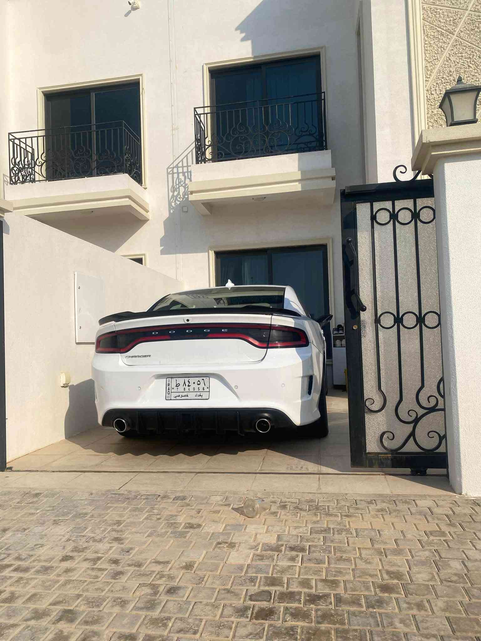 السلام عليكم 
الي ميعجبه المنشور ومتعجبه السياره مامجبور يعلق هاي اول شي 
جارجر sxt فول عده الفتحه عليها كت كامل srt 
موديل ٢٠١٥ بيها طابوكه جديده 
تبريد حديد ثلاجه 
داخل جديد 
السياره بيها صبغ قطع ابيع عام بدون لغود وشواصي 
ماكو اي لغد لو شاصي متأثر ومامصبوغه كلها بيها قطع اني ابيعك عام  
راعي السياره جيراني مكان السياره كربلاء 
التواصل *********** 
السعر المطلوب ١٤٠ وبيها مجال 
سياره كامله مكمله
