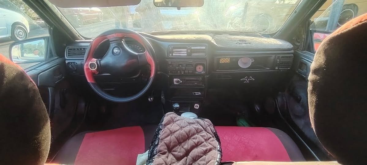 ✨ وصلت حديثاً إلى مكتب رهف 
خلينا نقدم لكم عرضنا المميز لهذا اليوم! 🚘💨
📋 تفاصيل السيارة:
🔹 السيار 🚗 فكتره
🔹 الموديل: 
🔹 الوارد: 
🔹 ناقل ⚙️شرط
🔹 المحرك:  18    شرط              🛠✅
🔹 الرقم: نينوه كابرون بانزين شرط تحويل
🔹 الضرر ( صبغ عام بدون ضرر
💸 السعر.34 وبيها مجال     
📍 موقعنا:
الموصل - حي الزنجلي - قرب مول دريم 📍🏢
⏰ أوقات العمل:
من الساعة 09:00 صباحاً وحتى 10:00 مساءً 🕘🌙
📞 للتواصل والاستفسار:
يسعدنا استقبال اتصالاتكم المباشرة خلال ساعات العمل:
📲 ***********
📲 ***********
🌟 مكتب رهف.. اختياركم الأمثل لسيارة العمر! 🌟
