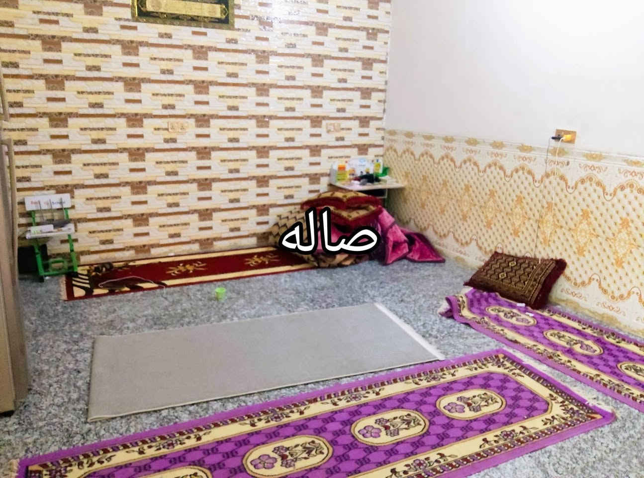 بيت حي العسكري يحتوي علا غرفتين وصاله ومطبخ وحمام  داخلي وحمام خارجي وصحيات خارجيه 
200م سعر البيت 150 مليون  السكف عكاده التصال علا الرقم ***********
موقع مكتبنا حي العسكري الثالث مقابيل موكب عمار قرب فلكت 60
