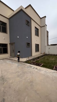 الاميرات الجديده بلوك ٧٤ • ٢٥٠م • نقد
