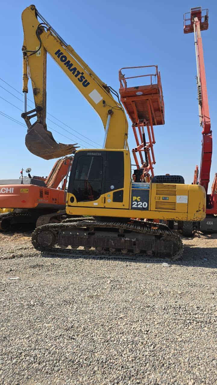 السلام عليكم
🔸للبيع حفارة كوماتسو Komatsu
🔹 الحجم: 220
🔹داش:8
📅 الموديل: 2015
📑 رقم وسنوية: أربيل جديد 
🔹 حفارة جاهزة
للاستفسار الاتصال على الارقام:
***********📞
***********📞
