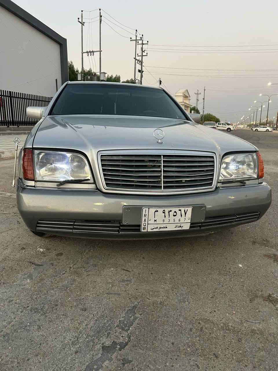 السلام عليكم 
للبيع او مراوس حسب القناعه 
مارسيدس 300 S شبح
موديل 1992 
مواصفات 
دبل جام 
جام كهرباء 
مري شفط 
كشنات كهرباء 
تبريدها ثلج قطعتين 
ماسحات لايت 
فتحة سقف 
آريلات كهرباء 
لايتات زينون
السياره جديده بمعنده الكلمه 
السياره كلها بلاديه 
كسر محرك بلادي 
ماشيه 200 الف 
التحويل ثاني يوم 
السعر 90وبي مجال بسيط 
مكان السياره الفلوجه 
للاستفسار ***********
