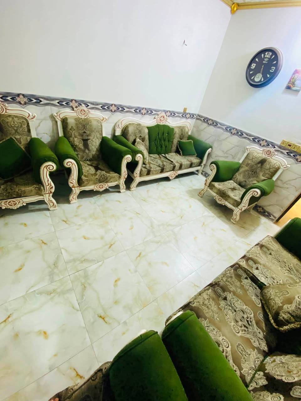 تخم ملكي ١٠ مقاعد مابي ضرر لا كسر ولا مزك العنوان نجف واكو توصيل استفسار خاص او الاتصال ***********
