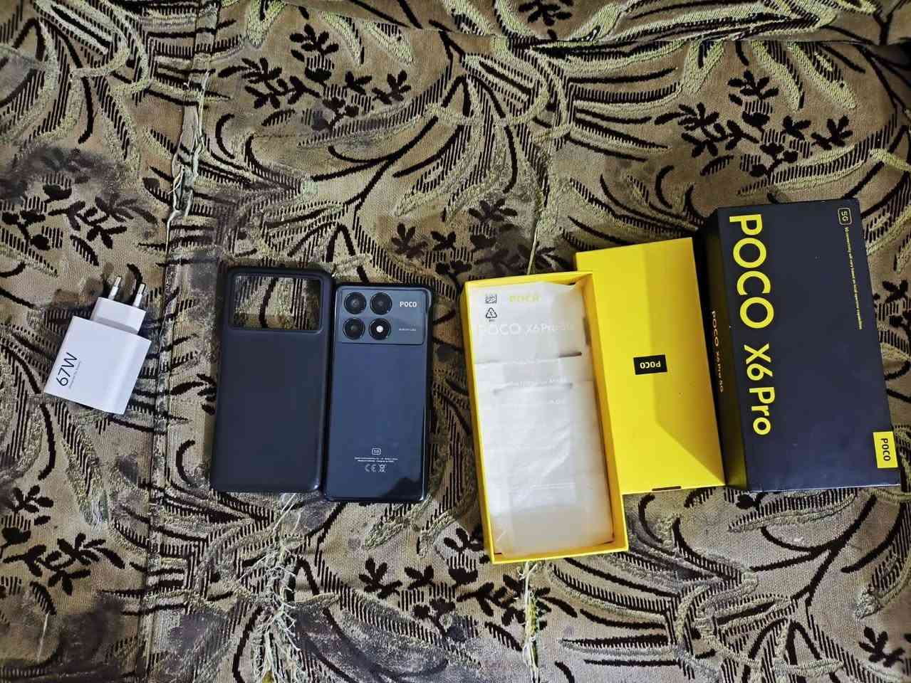السلام عليكم Poco X6 Pro 5G 512   عشوائية 12 ببجي 120 فريم سلاسه فول مكفول كفاله عامه من الفتح ما عدا هاذ الكسر الخفيف الي بلزاويه وما مأثر ابد على اي شي ملحقاته كامله نقصه فقط كيبل شحن وعادي اي كيبل زين يشحن شحن سريع سعر 260 وبي مجال حك الجيه مكاني العمارات الجديده قرب مسبح العماره الكبير شراي خاص او اتصال
***********
***********او مراوس

