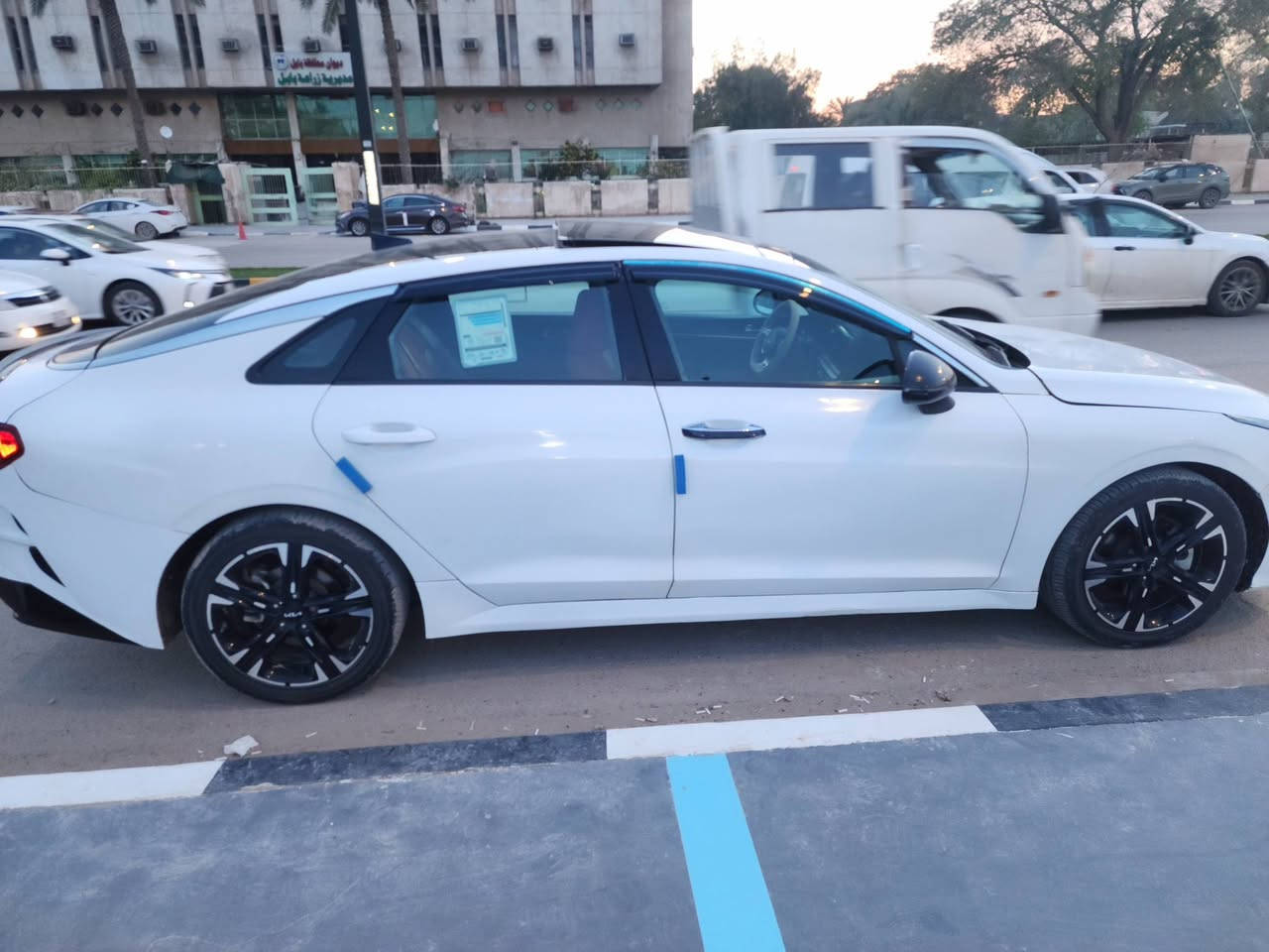 السلام عليكم k5 جيتي لاين ابيض فول مواصفات بنوراما وارد امريكي موديل ٢٢ رقمها معوقين كربلاء باقيلها سنتين مكاني حلة ماشية ٦٥ الف ،تشغيل عن بعد، كشن كهرباء،رادارات ،تحكم ستيرن، توقف ذاتي، كشن جلد ،مطلوبه غرامات ١٢$ بيها ٥ قطع صبغ سعرها ١٢٢ ورقة ***********....***********
