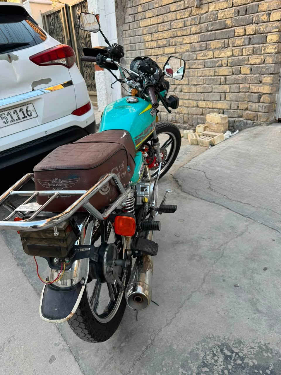 السلام عليكم دراجه أيراني سولنك محرك 150cc للبيع نقصها فقط شاشه وجاملغ امامي العنوان بغداد الشعب السعر 450 وبي مجال رقم الهاتف ***********
