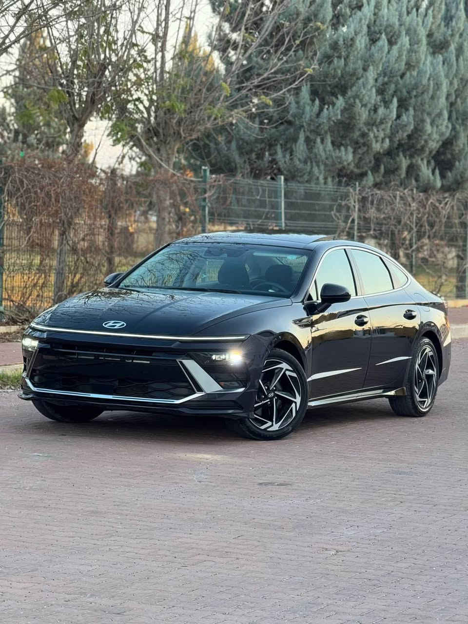 سوناتا ٢٤ شكل جديد بدون صبغ / SEL بانوراما
حجم المحرك ٢٥٠٠ تنفس طبيعي /
ماشي ٢٣ الف مايل 
بدون صبغ بدون دواخل رقم شاصي مرفق / ايرباك ستيرن وبرده / ليبل واحد فقط الدعاميه خلفيه مبدله 
المواصفات / بانوراما 
بصمه باب وبصمه تشغيل وتشغيل عن بعد 
كرسي السائق كهرباء / 
ويل كب ١٨ / 
رادار ٣٦٠ / شاشه الكتروني كامل 
هندبريك بصمه / اوتو هولد / وضعيات قياده ٣ / شاحن وايرليس تلفون / كاربلاي 
رقم اربيل جديد 
مكان اربيل 
السعر ١٩٥ بي مجال 
*********** واتس واتصال
