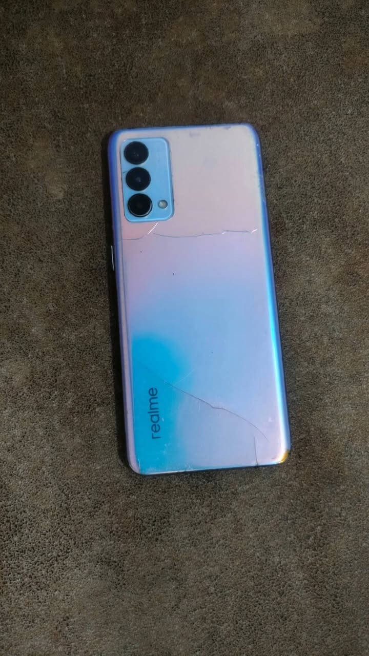 لبيع: Realme GT Master Edition (256GB / 8GB RAM)
​المواصفات:
​الذاكرة: 256 جيجابايت.
​الرام: 8 جيجابايت.
​المعالج: Snapdragon 778G (سريع للألعاب والتصفح).
​توضيح حالة الجهاز بكل أمانة:
​الجهاز شغال طبيعي (سماعات السبيكر الخارجية وسماعة المكالمات والكاميرات والشحن كله ممتاز).
​منفذ السماعة السلكية (الجك) يشكل/ما يلقط ثابت (الحل استخدام سماعات بلوتوث أو تحويلة Type-C).
​الشاشة مبدلة تجارية (ألوانها جيدة، والبصمة متوقفة).
​الظهر فيه كسور خفيفة وفطر يم السماعة (النظافة العامة 70%).
​ممتاز كجهاز ثانوي، للألعاب، أو للاستخدام اليومي.
​السعر: [110].
​المكان: [بغداد].
التواصل: خاص أو واتساب [***********].
