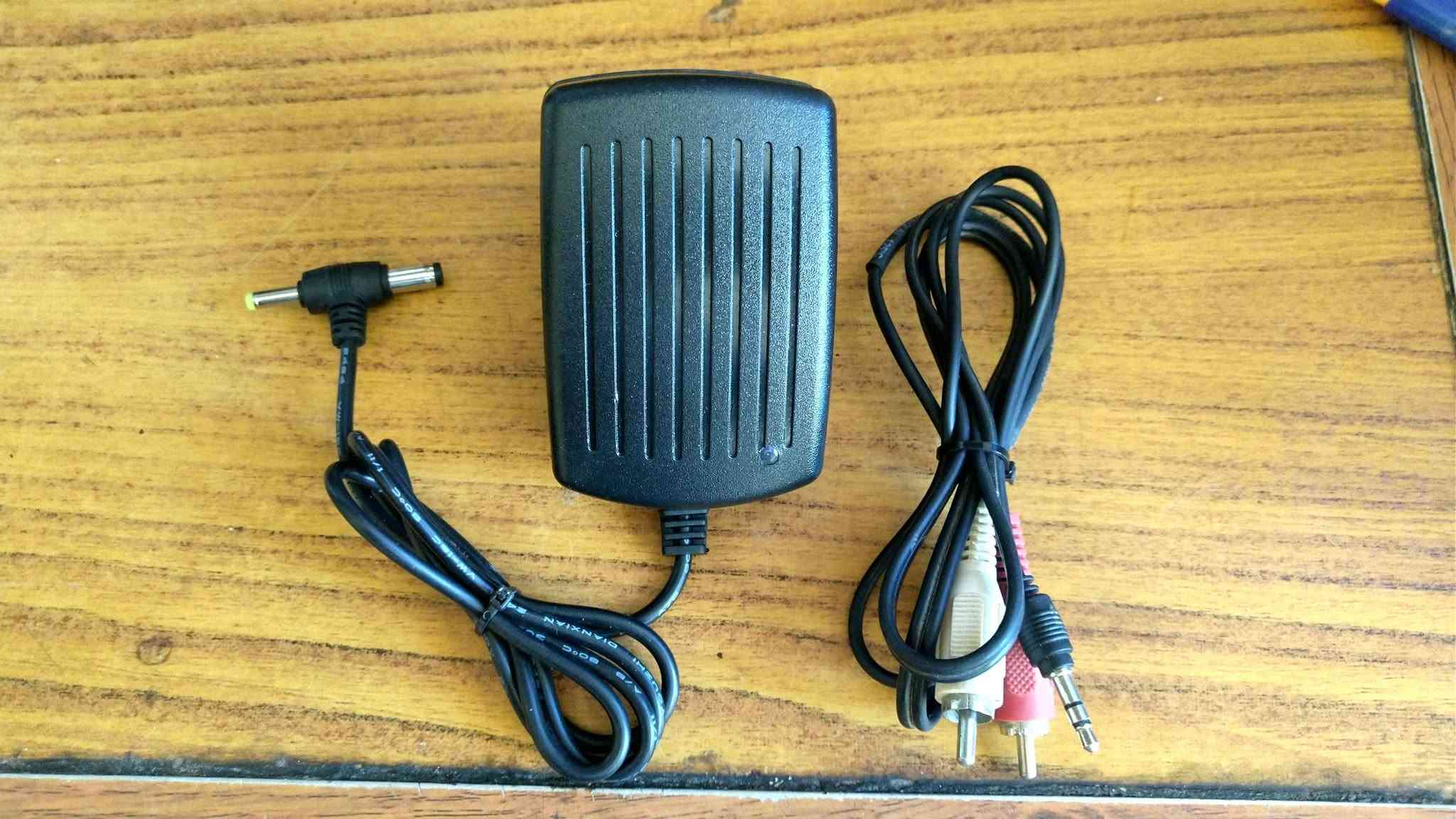 تحياتي للجميع...
ميني سيستم صوتي صغير بحجم قبضة الكف
((Hi- Fi Audio Amplifaire)).....
مع سماعتين عمودية قياس 35 سم دبل سماعة بالتك الواحد 
مميز جدآ يوضع على المكاتب لأصحاب العمل...
ويصلح لربات البيوت يوضع على الكاونتر بالمطابخ....للاستماع بصوت جميل ستيريو....
يعمل بكهرباء 12 ڤولت بمحولة خارجية...او على باتري 12 ڤولت...او باتري السيارة... 
الملحقات///// 
1- محولة خارجية ...12 ڤولت
2- واير فيشة اواكس للربط على الموبايل
السعر///  46 ألف مع التوصيل لجميع المحافظات
للتواصل/// ***********...واتساب أعمال...وماسنجر
والتوفيق للجميع...
