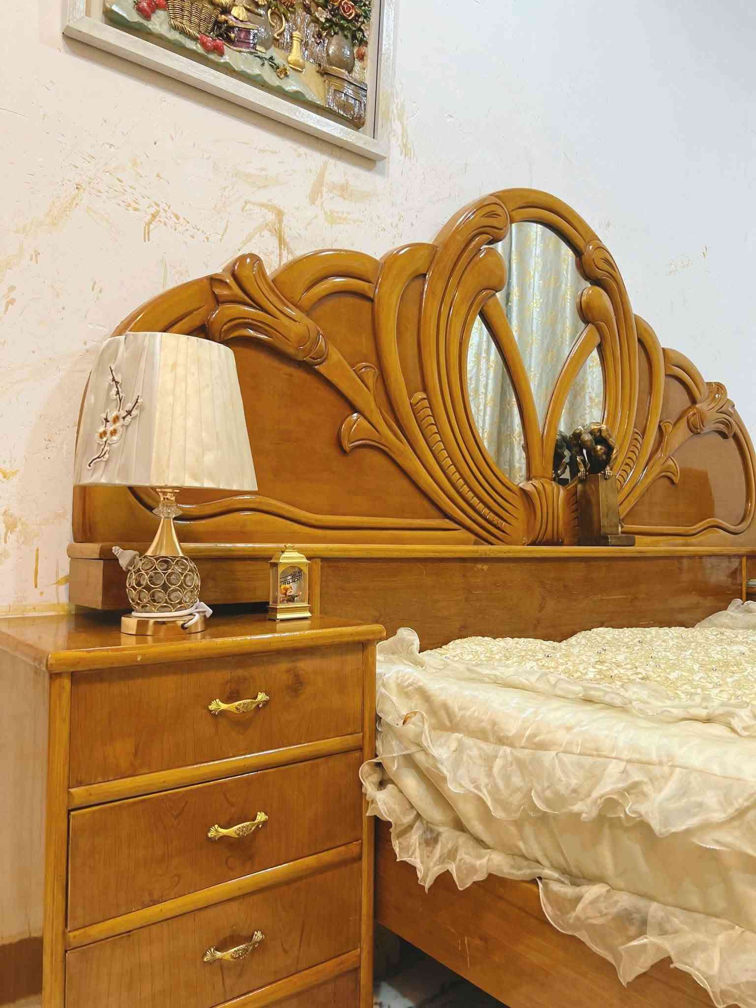 غرفة نوم تسكام صاج داخل وخارج شغل ضهر جرجوبه خمسه ملم استعمال قليل مابيها اي ضرر مكاني حلة حي الجزائر ***********. ***********
