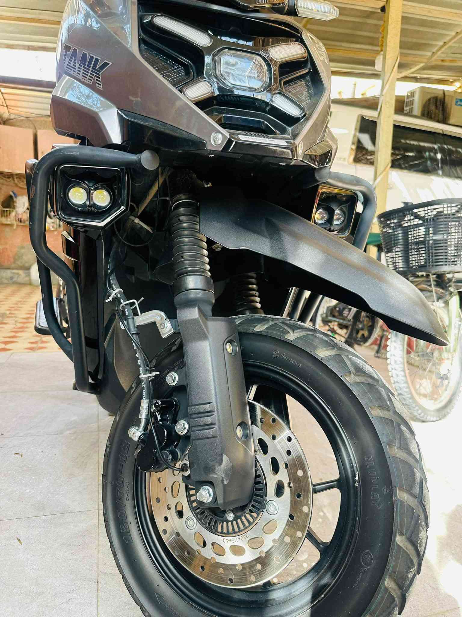 🏍️🔥 دراجة TANK صيني باب أول – موديل 2025 🔥🏍️
دراجة جديدة ومميزة جدًا، بحالة الشركة 💯👌

🔹 الماركة: TANK
🔹 موديل 2025
🔹 تشغيل بصمة + عن بُعد
🔹 دبل دسك أمامي وخلفي
🔹 شاشة ديجتل
🔹 شاشة أعطال
🔹 بلاجكتورات وكالة
🔹 سيباية تحميل أغراض أصلية مال الشركة
🔹 سماعة بلوتوث
🔹 تايرات حجم كبير
🔹 درع حديد بلادي لحماية الدراجة 🛡️
🔹 لون مميز وراقي جدًا
🔹 استيكرات شركة الصقر بالكفرات
🔹 لا برغي مفتوح بيها ❌
🔹 لا كسر ولا فطر ولا شخط
🔹 على حالة الشركة 💯
🔹 ماشية فقط 3000 كم 🔥
🔹 يعني شبه زيرو

💰 السعر: مليون و600 ألف دينار

📍 المكان: بعقوبة – حي المعلمين

📞 للاتصال والاستفسار: ***********

⚠️ الدراجة غير متواجدة على الفيس، يرجى الاتصال على الرقم أعلاه.

