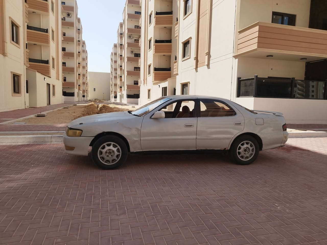 سلام عليكم سيارة للبيع كرستة نفخ سيارة جاهزة مكينة كير فيفتي بالكارتون عربانة ودبلات بالكارتون توني شادهن ومشط والقيمو كهربائياتات كلهة شغالة سيارة نضيفة وجاهزة بوجهك للشغل سيارة بيهة كصتين قمارة وجنطة 
العنوان البصرة الزبير استفسار  خاص *********** السعر 24ورقة
