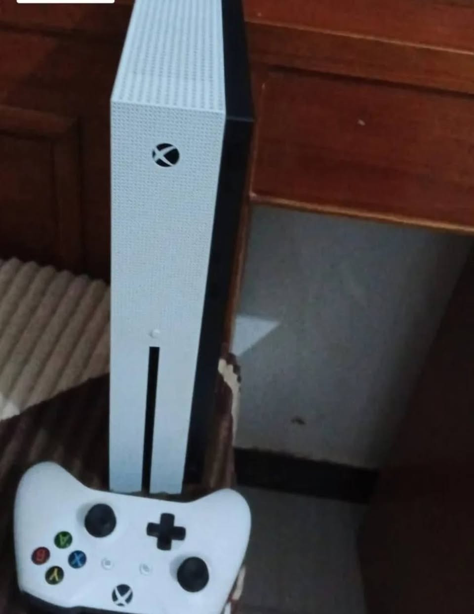 جهاز xbox one s كلش نضيف بعده بكارتونته مستعمل قليل جدا ويا جوستك الاصلي وكامل ملحقات رايده ب١٥٠  قفل والله ماتلكه نضافه بهيج سعر  مكاني ديوانيه 
***********
