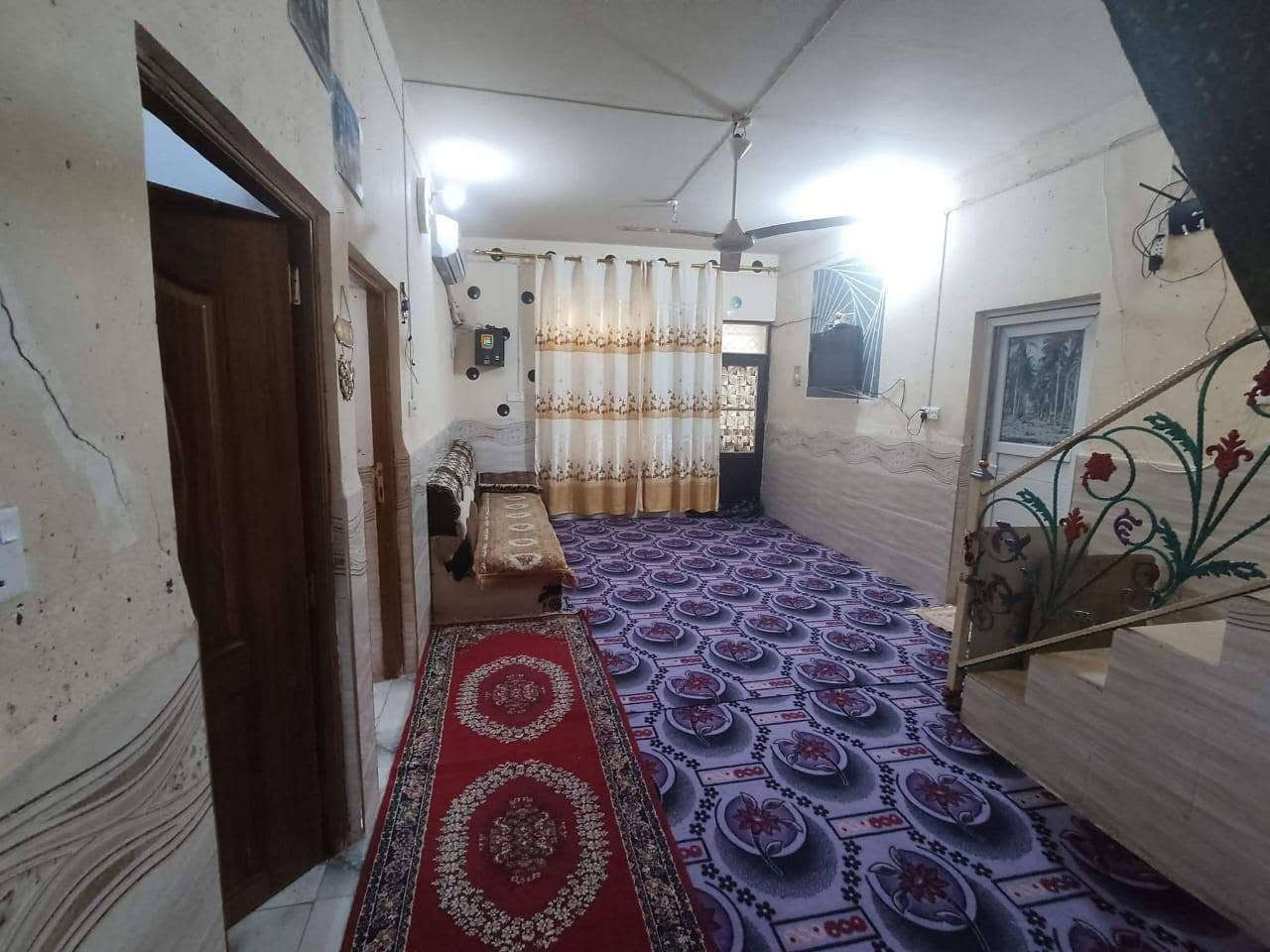 دار زراعي للبيع مساحه الدار 160متر يحتوي الدار على غرفتين وصالة ومطبخ حار بارد عنوان الدار تل الزعتر شارع الزوار شارع جنات الكوفة قريب على الحسينيات على شارع السعر 35 مليون رقم صاحب الدار ***********
