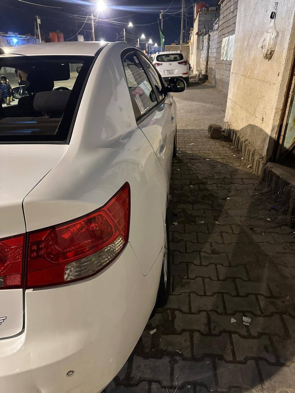 سيراتو 13 خليجي مكفولة من صبغ والضربه بيها بارد بسيط فول مواصفات عدا الفتحه سياره جاهزه من كلشي رقم بصره تحويل ثاني يوم مكينه وكير بالكارتون تبريدمنضومه جديده السعر 93وبيها مجال بسيط ***********

