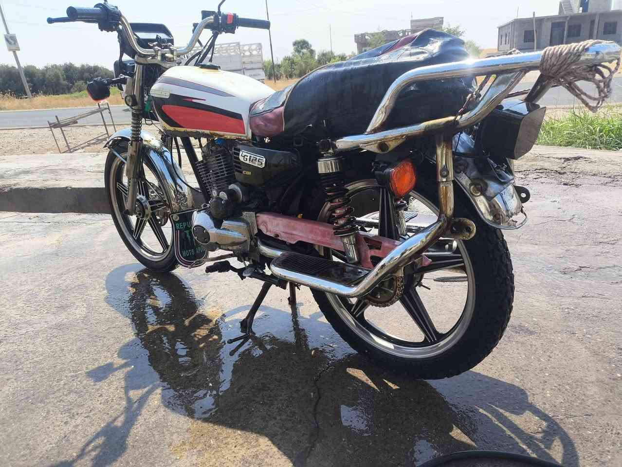 السلام عليكم
للبيع يعوزه بس (كلاجات) 200 قفل 
الي سعره 199 لايتصل 
***********
