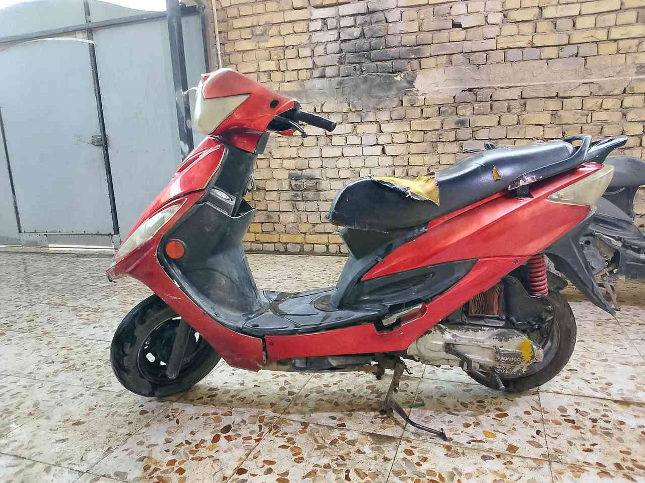 دراجه كامكو جي فور مفتوحه مره وحده كابريتر كهربيات شغاله 
400 وبيه مجال قليل حك الجيه 
واتس ***********
