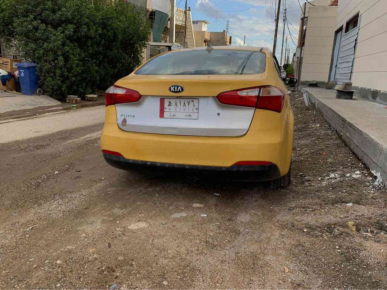 السلام عليكم 
كيا فورتي 2015 رقم بغداد بسمي 
محرك 1800 دوش كير اوتماتيك (سابقاً كانت كير عادي وحورتها اوتو تحوير بلادد) شاشة كامرة دوشمة تحكمات ستيرن جهتين سنتر لوك ريمونت
تبريد كهربائيات كلها شغالة صدر تايرات 
السيارة حادثها موضح جاملغ فقط باقي السيارة بدون ضرر ماشية 138 ميل 
السعر 98 وبيها مجال 
مكاني بغداد 
استفسار اكثر : *********** بغداد, العراق
