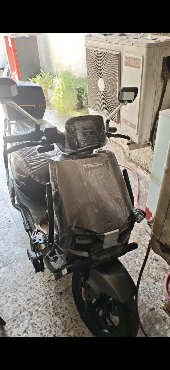 دراجه شحن للبيع 6 بطاريات ملف ليثيوم  جديده استخدام شهر واحد ما اطلع بيه الله شاهد  بس مسافه قريبه  3 سرع تمشي 90   مفتاح وكارت تشغيل نسختين وبصمه.. حجمه كبير شخط ما بيها سعره مليون وبيه مجال  رقمي *********** عنوان ابو دشير
