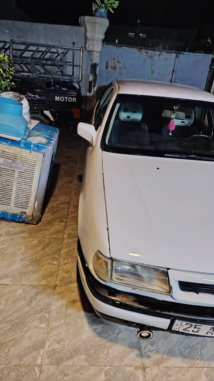 فكترا موديل92حجم 20كير محرك درجه اوله سياره ترايك للبصرا صبغ عام ماليه بدون معجون سنويه كبون بانزين سياره بسمي سعر 45وبيه مجال ***********
