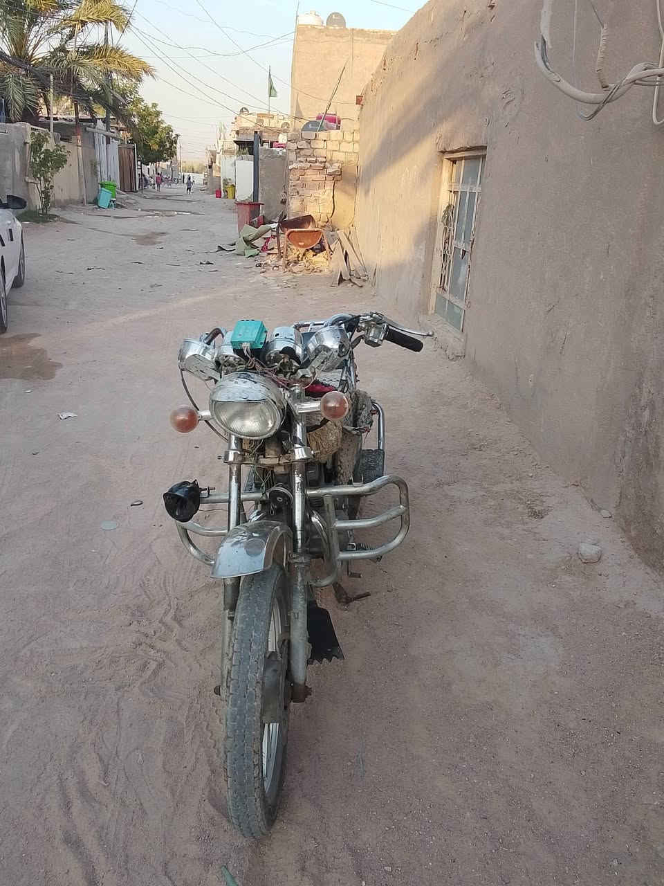 بسم لله الرحمن الرحيم 
دراجه 5 كير  صقر   
نضافه 70بل ميه 
كهرباياة كلهه شغاله نكره سلف 
رقم اسود سنويه 
مداور ثانيوم 
للتواصل (***********)
السعر 400الف 
وبيهه حق الجيه
