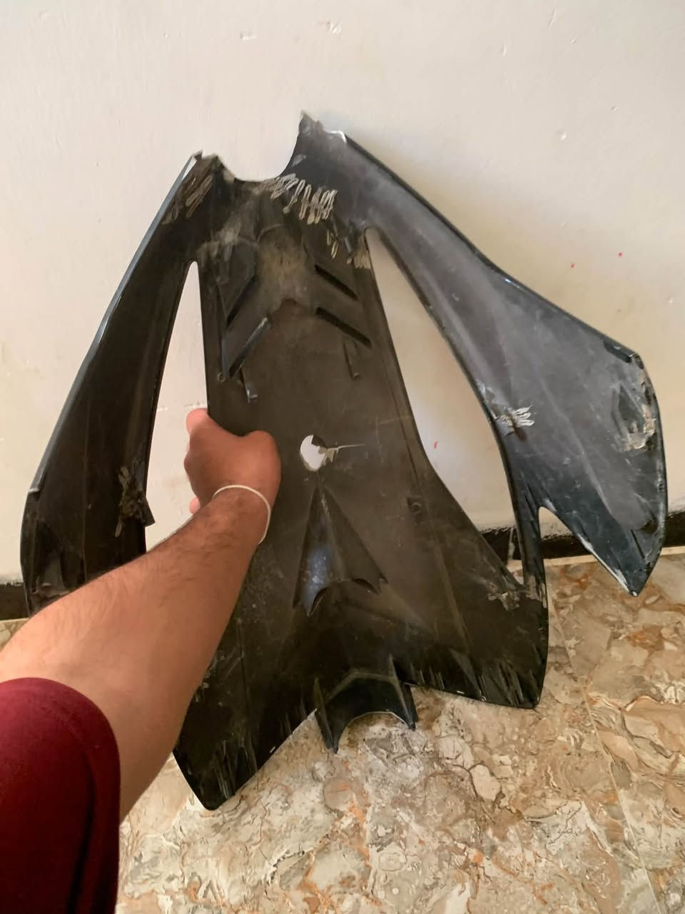 السلام وعليكم
غراض دراجات مشكل وعندي بعد صالنصه مال عدله نضيفه بدون لحيم 
كفرات جيتي ار أصليات بيهن بس  كدامك الصور نقص تريشه 
عندي صورهن ع دراجه 
جامه بك لايت مستخدم بس اصلي  شويه تعبانات 

وياله بسعر حلو 
قبق فلاوين مال ناكس سمائي 
قاعده رقم كامله

