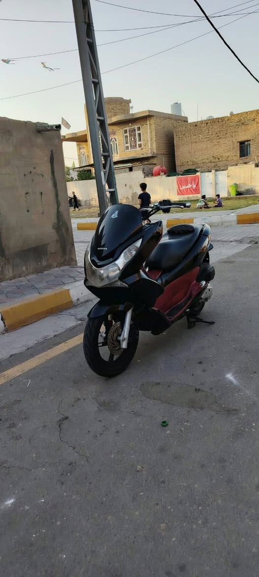 السلا عليكم PCX للبيع المكينه ما مفتوحه السعر واحد 100 وبيه مجال الشراي يتصل ***********
