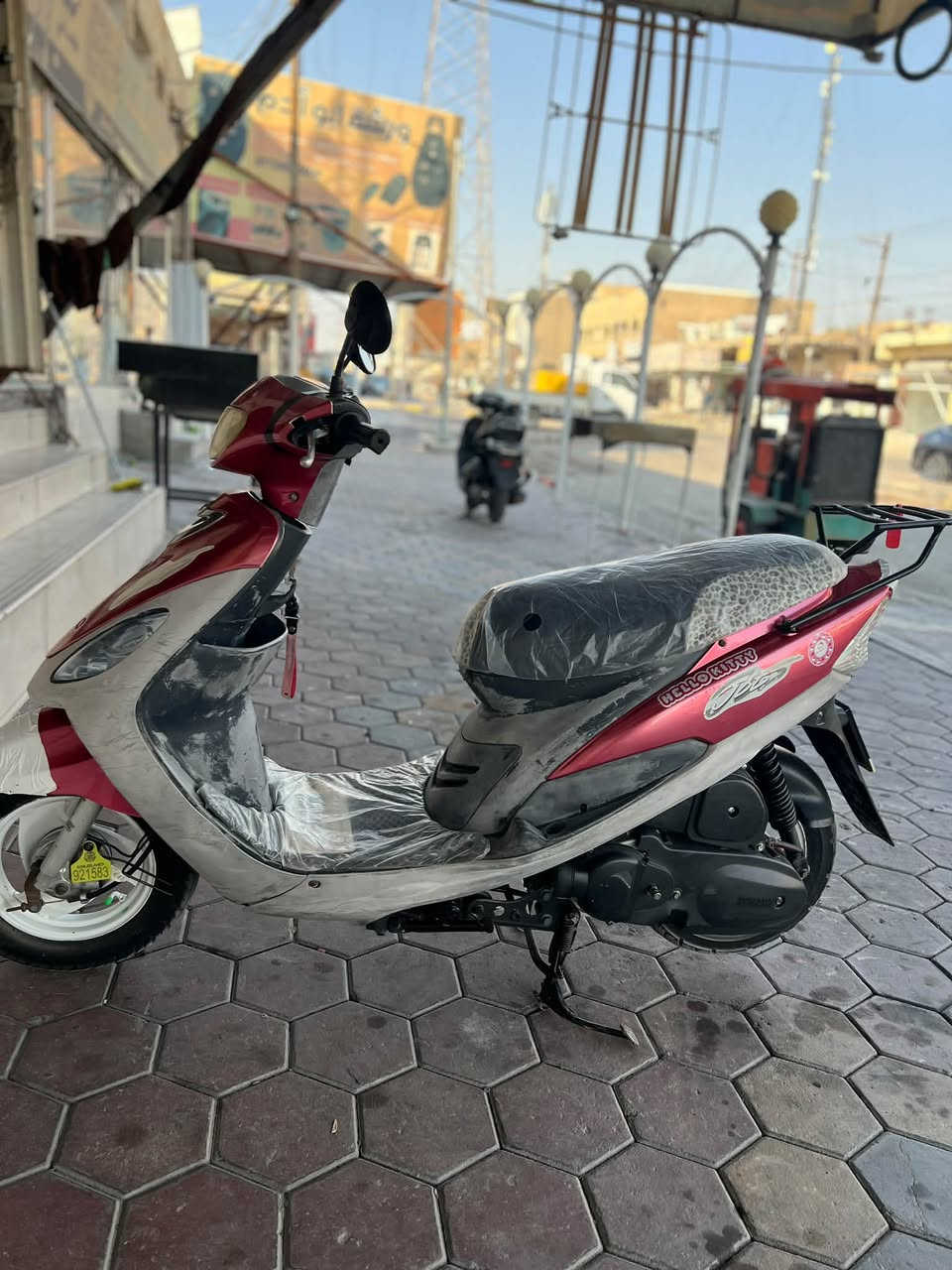 السلام عليكم دراجه ماكس للبيع مكفوله برغي ممفتوح بيها مكينه ناعمه نضافه ١٠٠٪؜ سعره ٦٠٠ قفل متوازي عليها كلش
