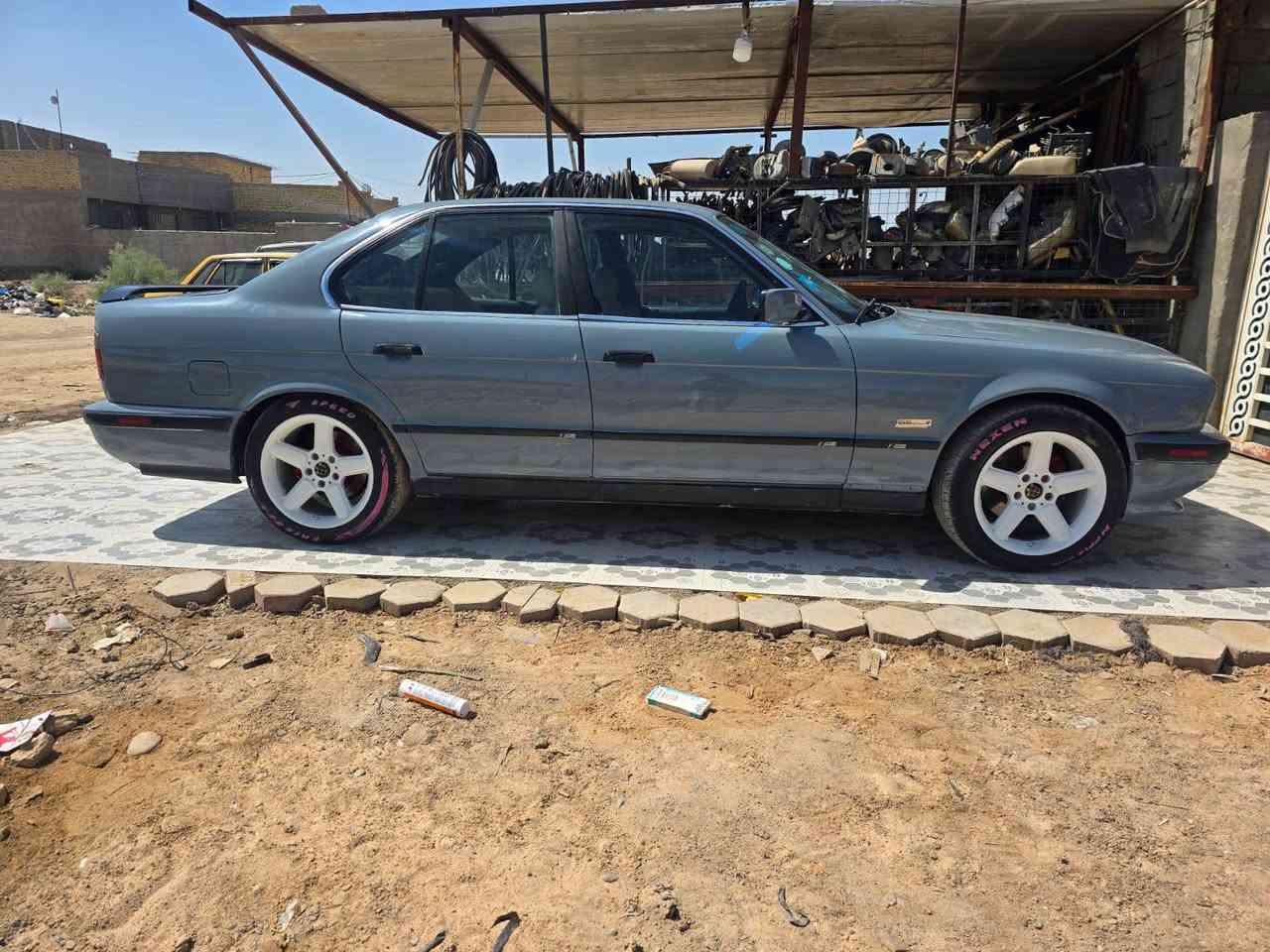 سلام عليكم بي ام BMW 520 رقم نكليزي باسمي سنويه لل 29  محرك مسكر كير عادي سياره حداديه خير من الله دواخل عسلي  واسود نضيفه تخبل محرك بي خيط بخار خفيف ويل اسي شنايزر اصلي حجم 17 لحايه امامي خلفي ام سبايدر ام تخم تاير لايت سوار شمسي عالي زنون اشاير ترايش 4 بل دعلميات كهربائيات كلهه شغاله من الطول للطول كلوب مابيهه طافي رون كيلو متر حماوه بانزين عالي ناصي سكن بكلايت سياره خير من الله نقوصاتهه سلايد عطلان  
سعر 35 بي مجال بصيط كلش لان سياره مكلفتني هواي 
 مكاني كوت ستفسار ***********
