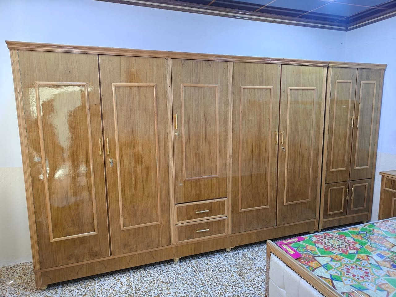 للبيع 
بالتقسيط 
التواصل والاستفسار 
***********

نص مكتوب في الصور:
- للبيع بالتقسيط التواصل والاستفسار ***********
