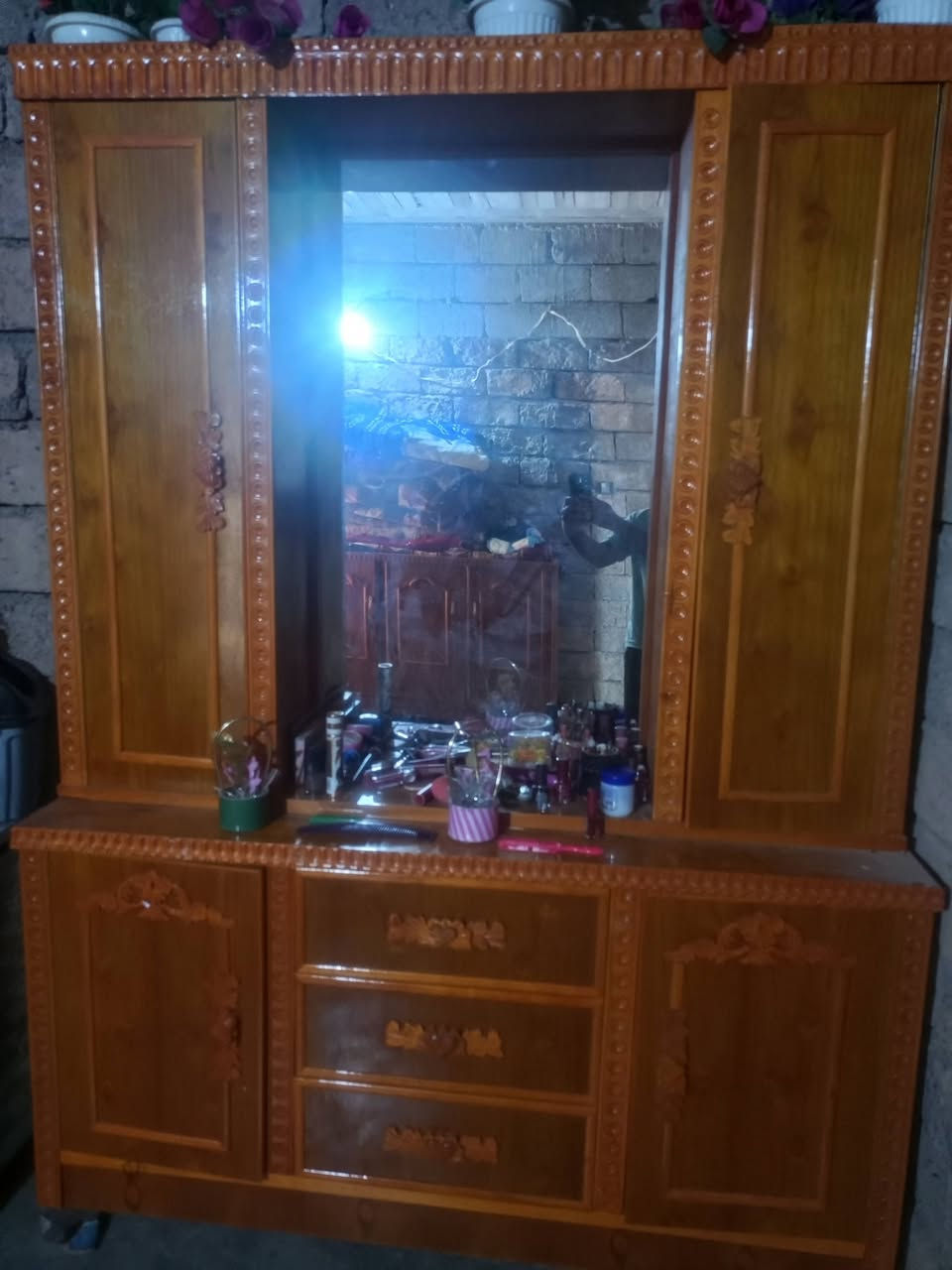 سلام عليكم ورحمة الله وبركاتة يوجد قرفه نوم البيع الستفسار وتصال علا هاذه الرقم ***********
