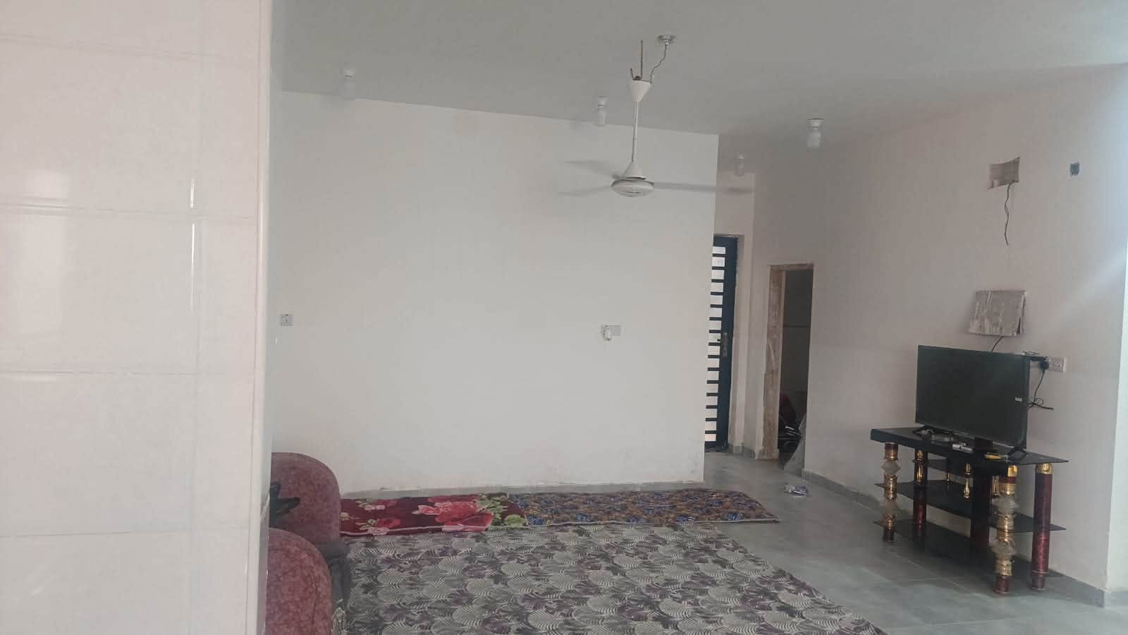 تحية طيبة لمتابعينا الكرام
متوفر دار سكن للبيع أو مرارس 
مجمع الخير قرب المولده بناء حديث2025 مساحته 200
طابقين ًً..الطابق الأول 
غرف نوم 2
استقبال 
صاله
مطبخ
صحيات2
طارمه
الطابق الثاني 
غرفه
صحيات
السعر140مع مجال
للاستفسار مراجعه مكتب ابو سلام 
للعقارات سماوه حي الصدر قرب فلكه ساعه مقابيل مطعم دجله
اتصال ***********
واتساب***********
